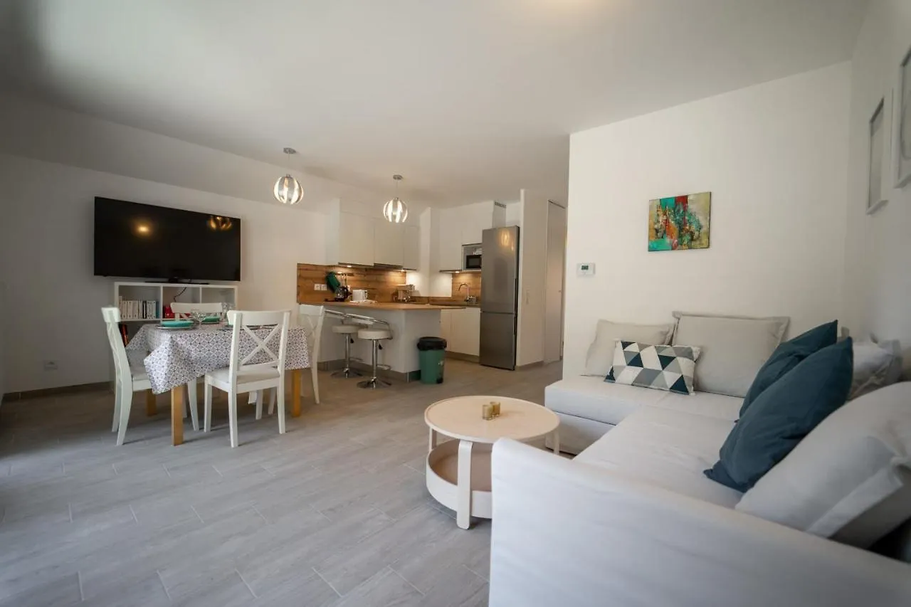 Au Bonheur Du Lac Charmant Appartement Pour 4 Personnes Duingt 0*,  France